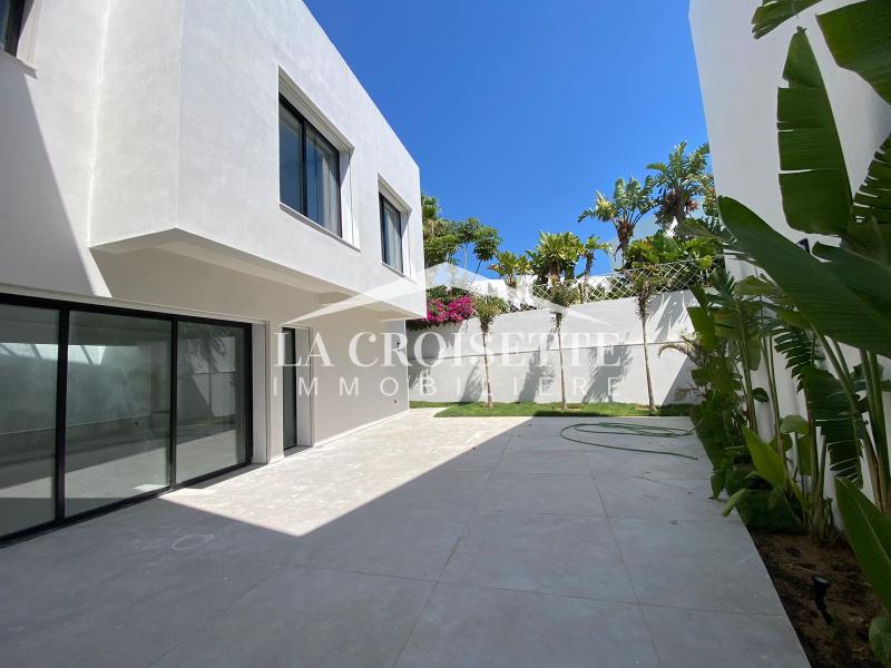 Duplex S+3 avec jardin et piscine à Gammarth